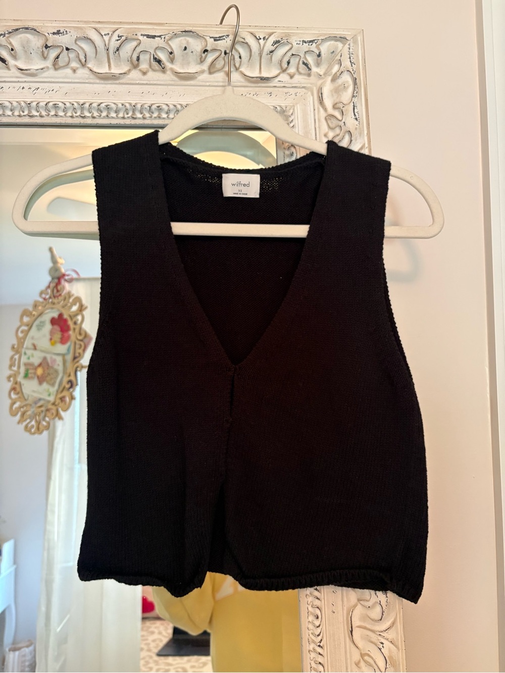 Aritzia Black V-Neck Knit Sweater Vest